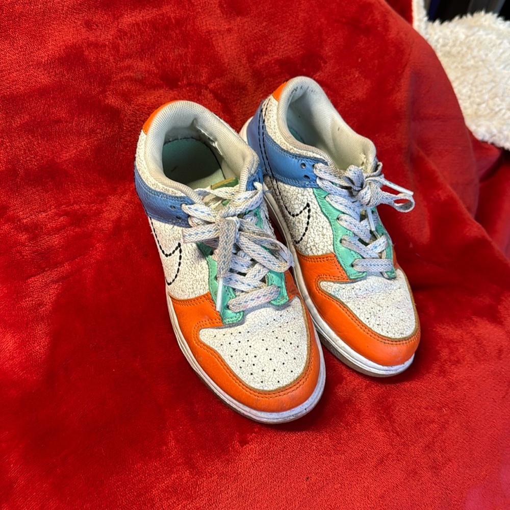Nike dunks size 1 1/2 youth, kids, girl, boy orange